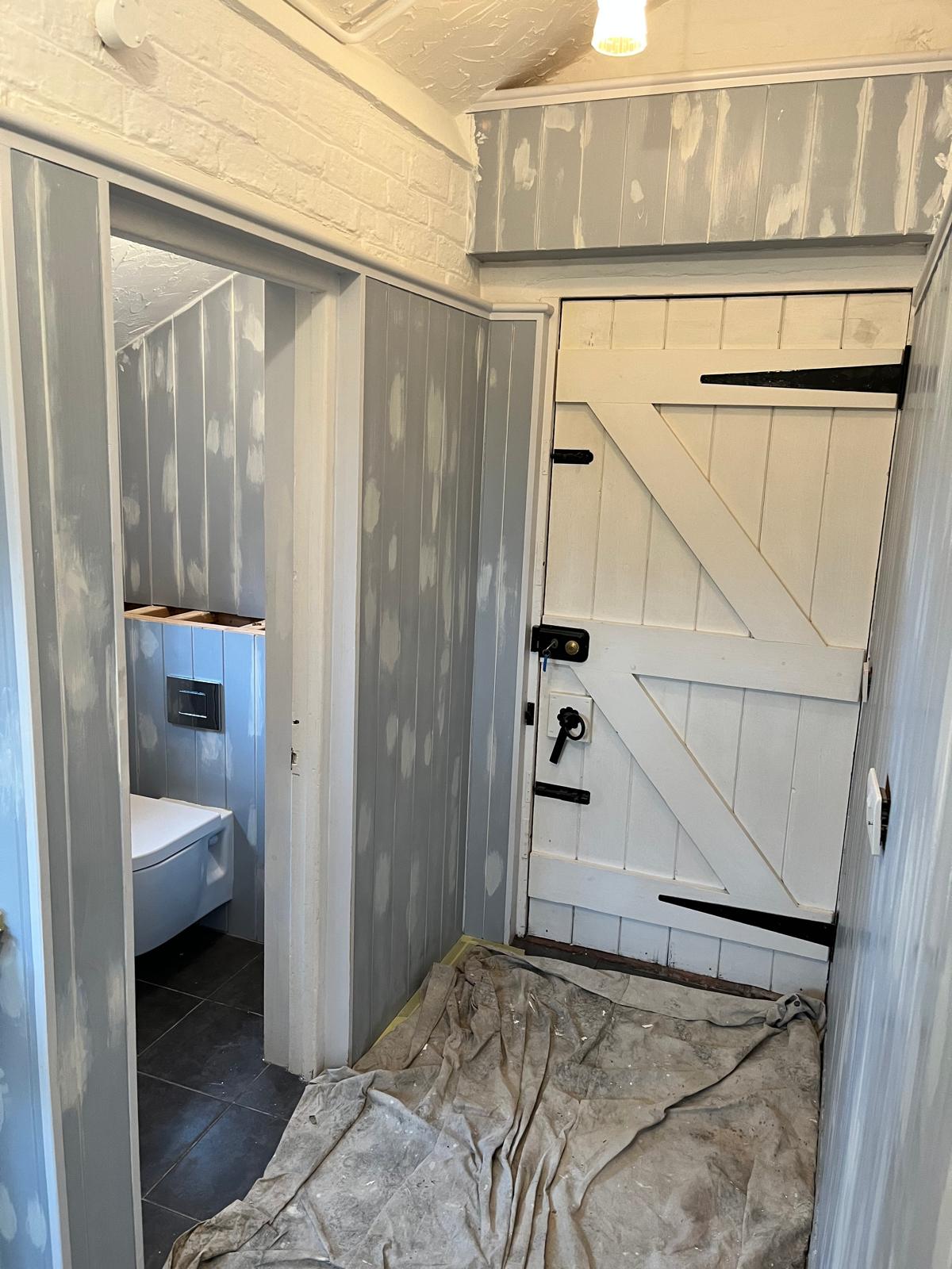 Hallway & Toilet - Image 8